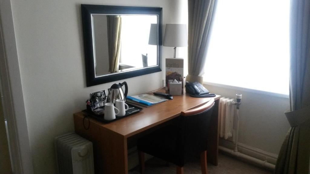 Hotel The Twelve Knights Port Talbot Habitación foto